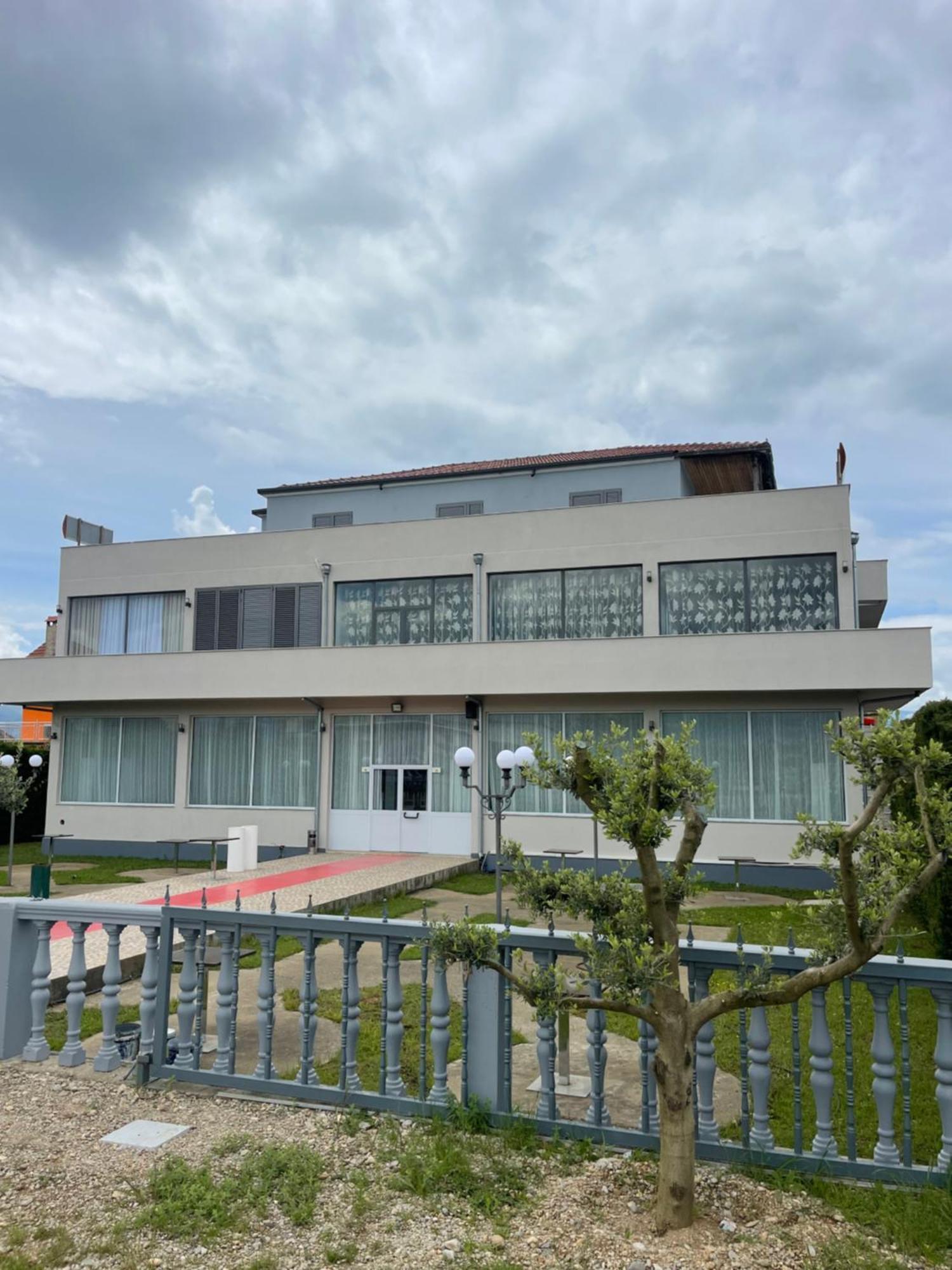 Hostel Internacional Grile ภายนอก รูปภาพ